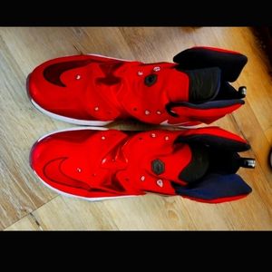 Like new no laces size 11